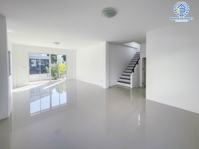 *****บ้านเดี่ยวมือสอง ม.แพลทฟอร์มออคิดพาร์ค บางนา-ตราด เนื้อที่ 56.2 ตร.ว. ฟังก์ชัน 3 ห้องนอน 2 ห้องน้ำ 2 ที่จอด บนทำเลเดินทางสะดวก เชื่อมต่อถนนบางนา-ตราด เข้าเมืองสะดวก ใกล้จุดขึ้นทางด่วน "บูรพาวิถี"